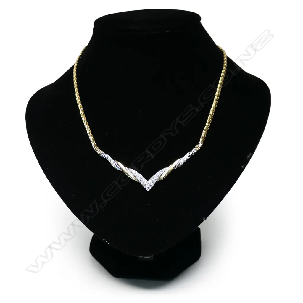 A 14ct yellow gold and diamond necklace, Image 1++