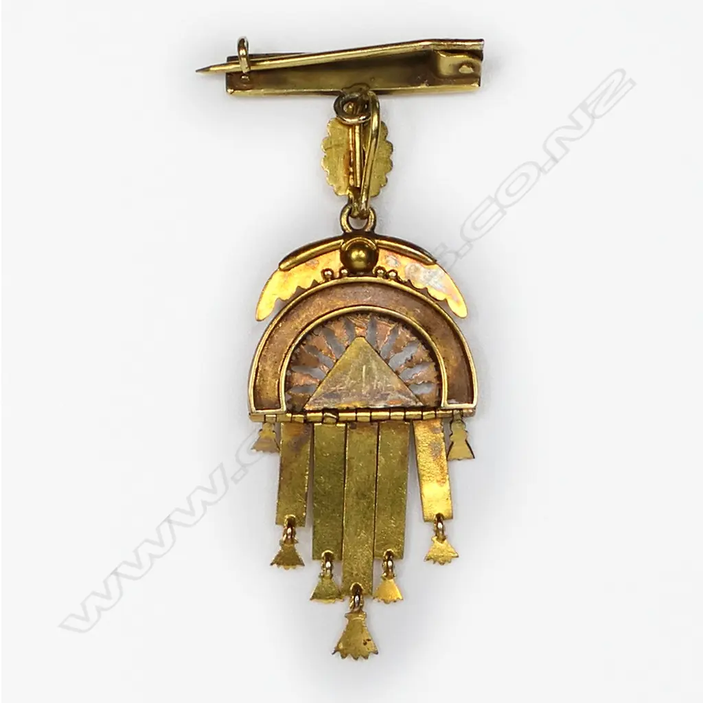 A vintage 18ct yellow gold Egyptian inspired pendant on brooch mount, Image 1++