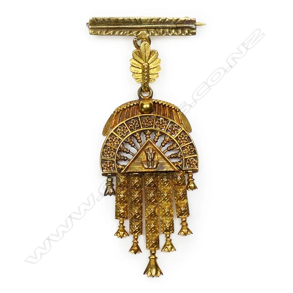 A vintage 18ct yellow gold Egyptian inspired pendant on brooch mount, Image 1++