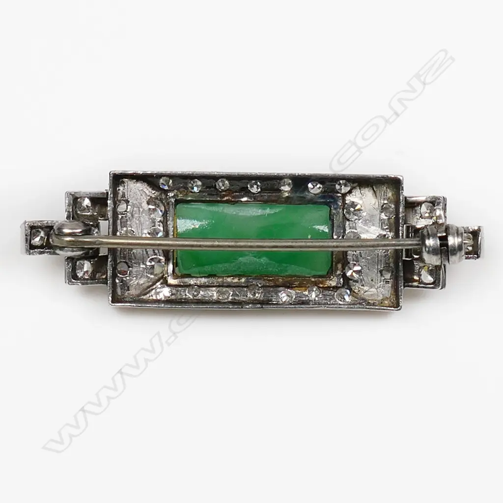 An 18ct. white gold, diamond and jade Art Deco brooch, Image 1++