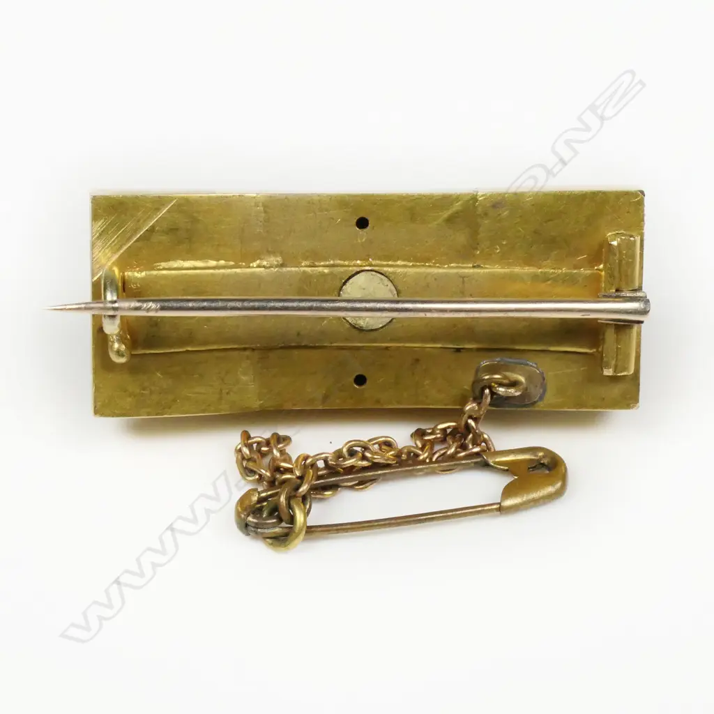An estate 15ct gold emerald and pearl brooch, Image 1++