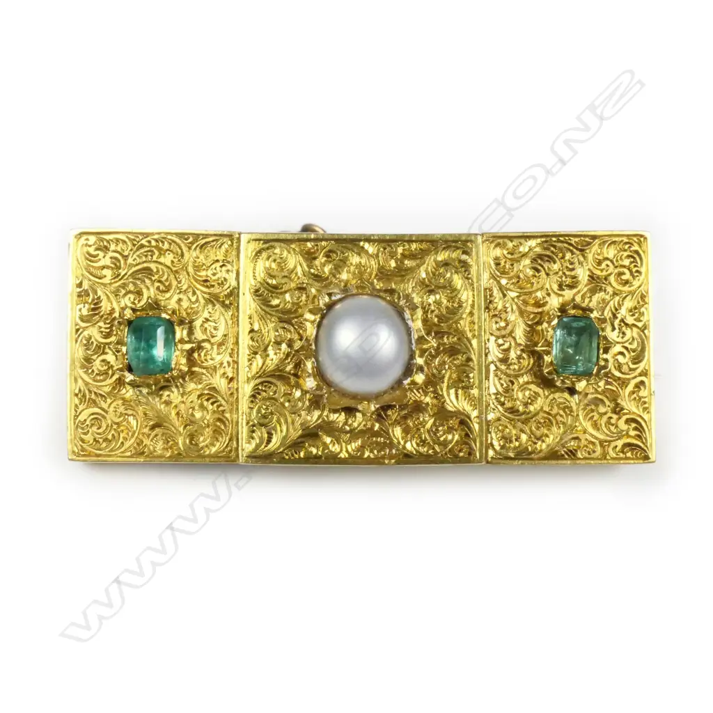 An estate 15ct gold emerald and pearl brooch, Image 1++