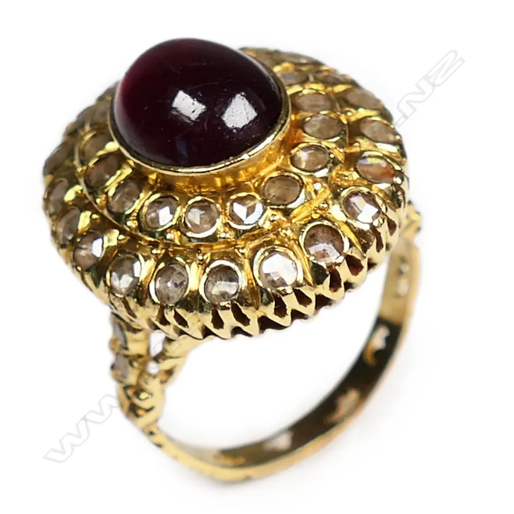 A vintage 18ct yellow gold garnet and diamond ring, Image 1++
