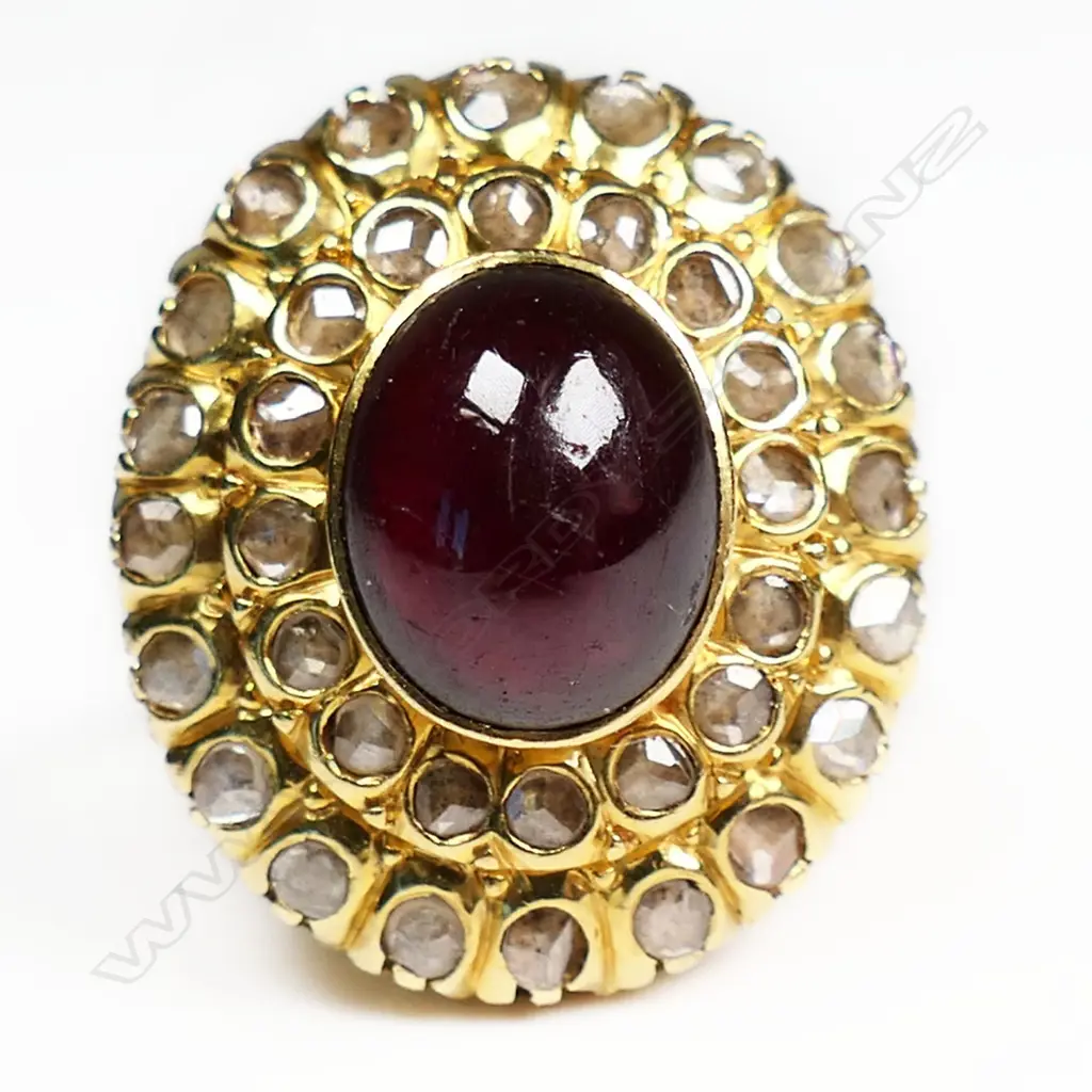 A vintage 18ct yellow gold garnet and diamond ring, Image 1++