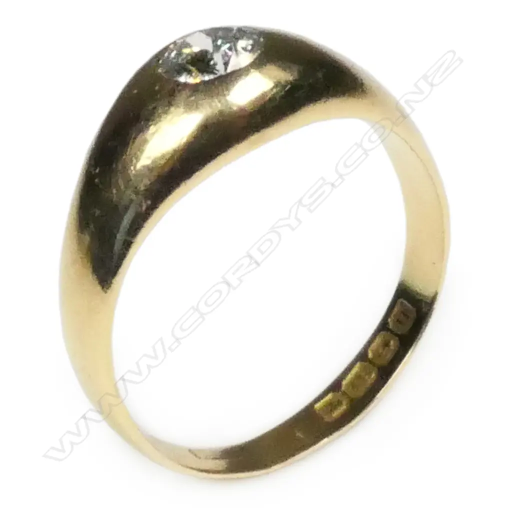 An 18ct gold and diamond solitaire ring, Image 1++