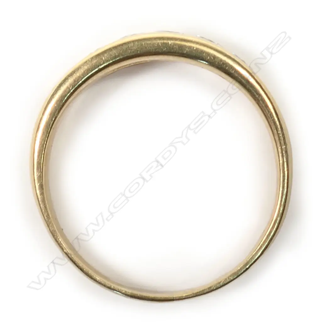 An 18ct gold and five stone diamond ring, Image 1++