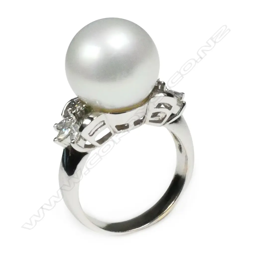 A 10ct gold pearl and diamond dress ring, Image 1++