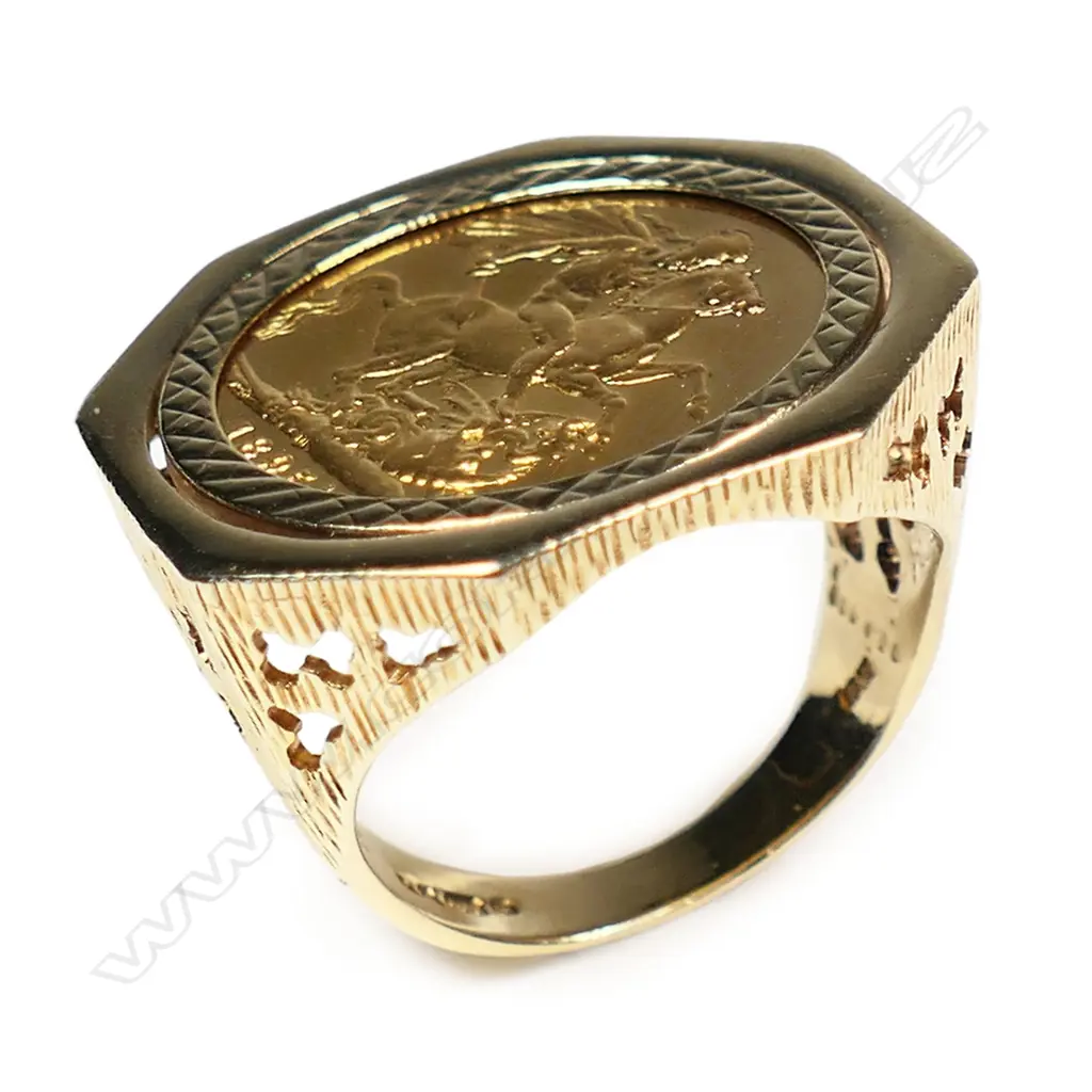 A Victoria Jubilee Head gold Sovereign mounted 9ct gold ring, Image 1++