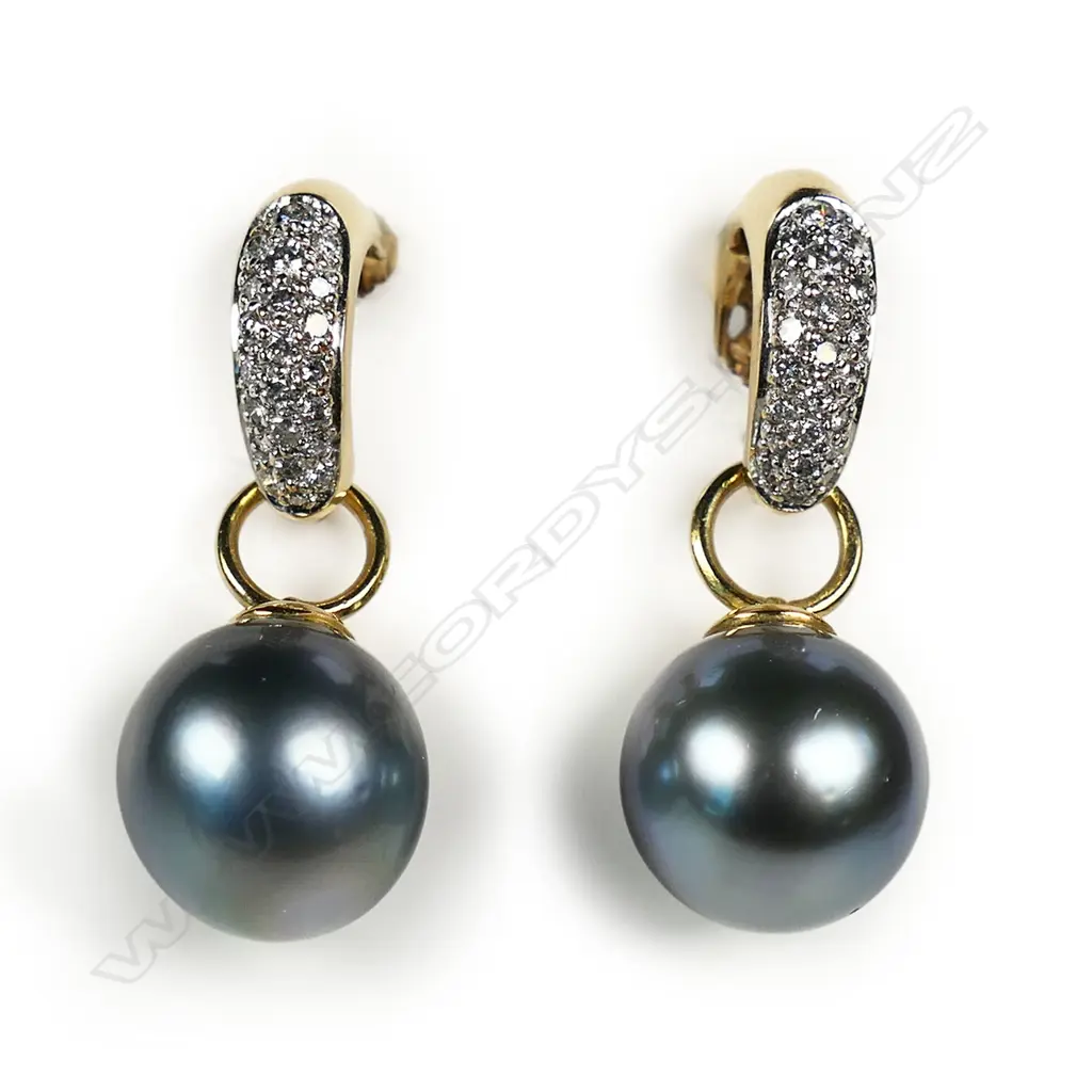 A pair of large South Seas cultured pearl gold and diamond earrings, Image 1++