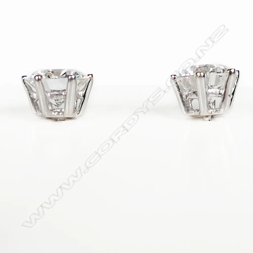 A pair of 18ct white gold and diamond stud earrings, Image 1++