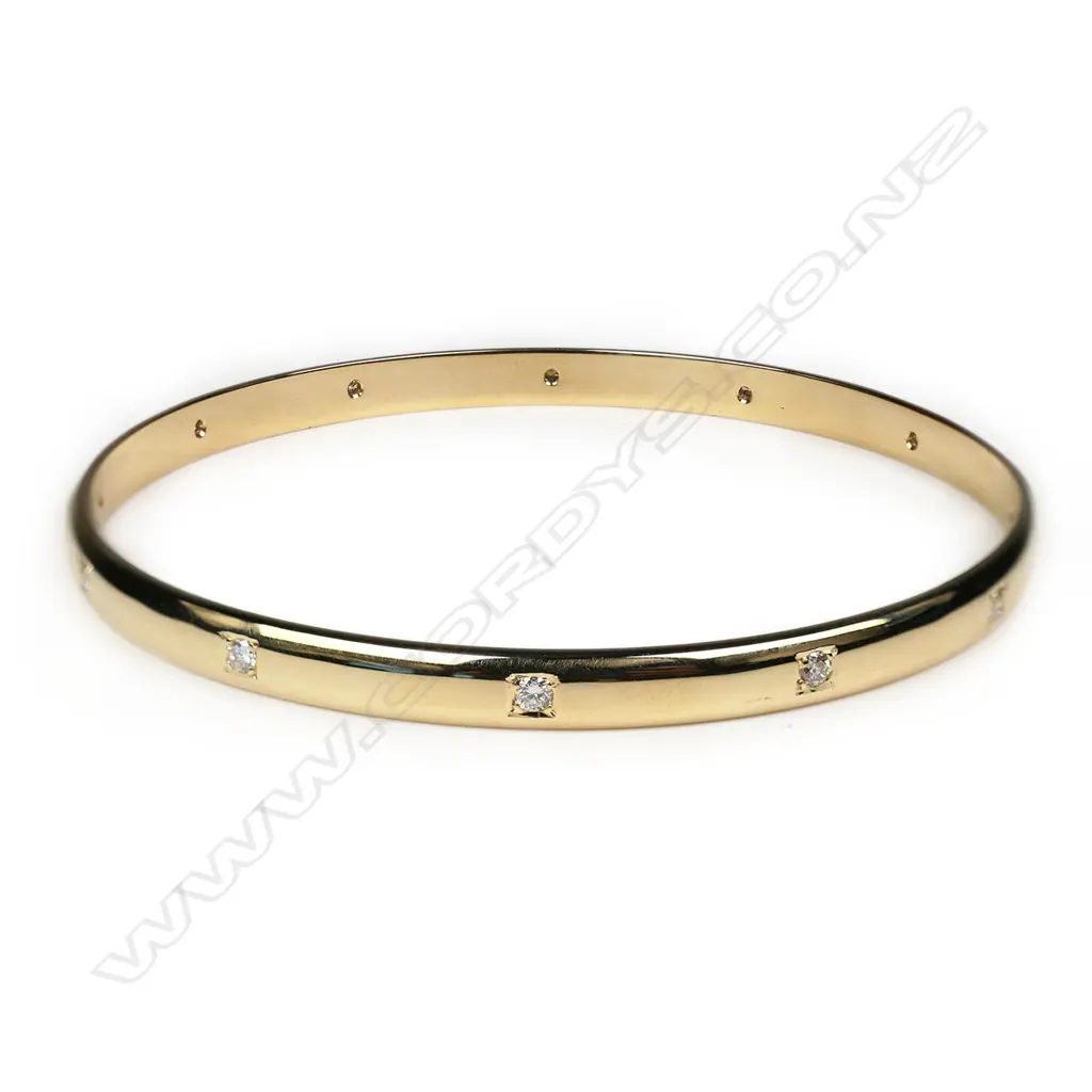 A modern 9ct yellow gold and diamond set bangle, Image 1++