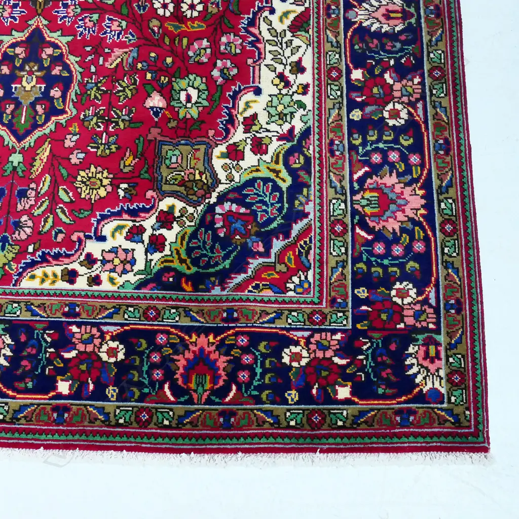 A fine Tabriz carpet, Image 1++