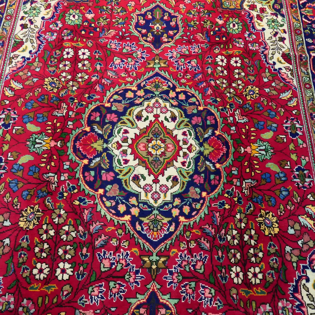 A fine Tabriz carpet, Image 1++