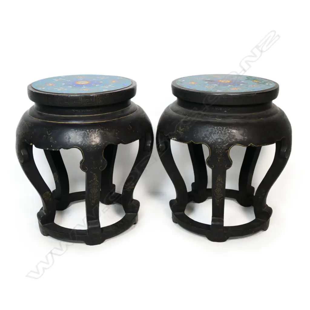 A pair of vintage Chinese stools, Image 1++