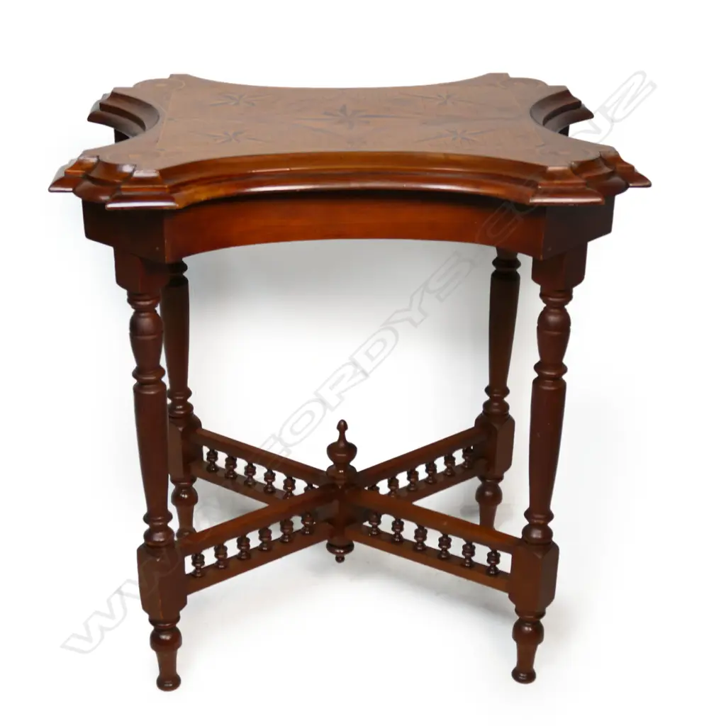 A Colonial kauri side table, Image 1++