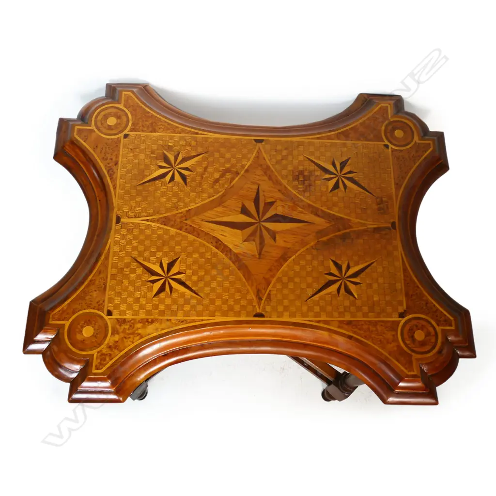 A Colonial kauri side table, Image 1++