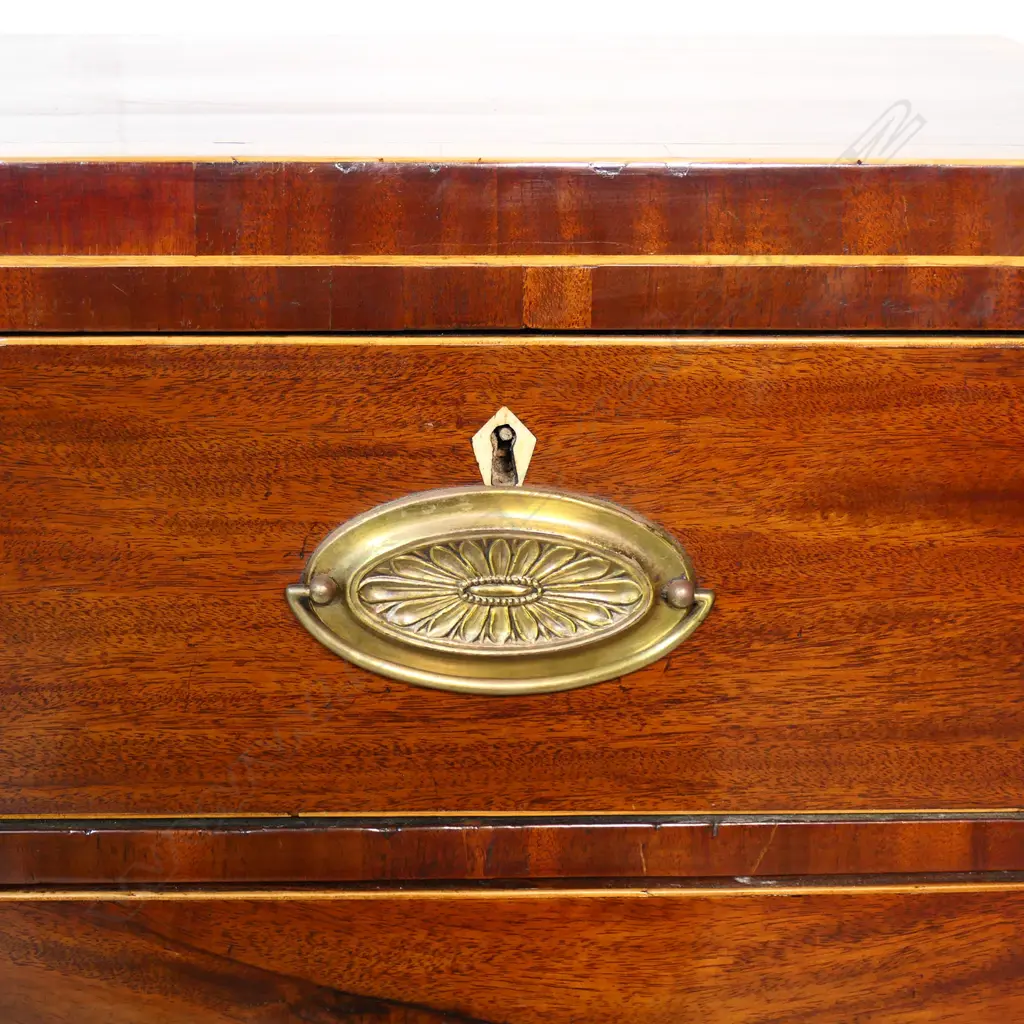 A Georgian flat front five drawer chest. Image 1++