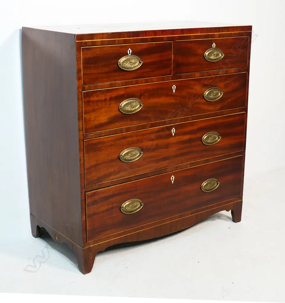 A Georgian flat front five drawer chest. Image 1++