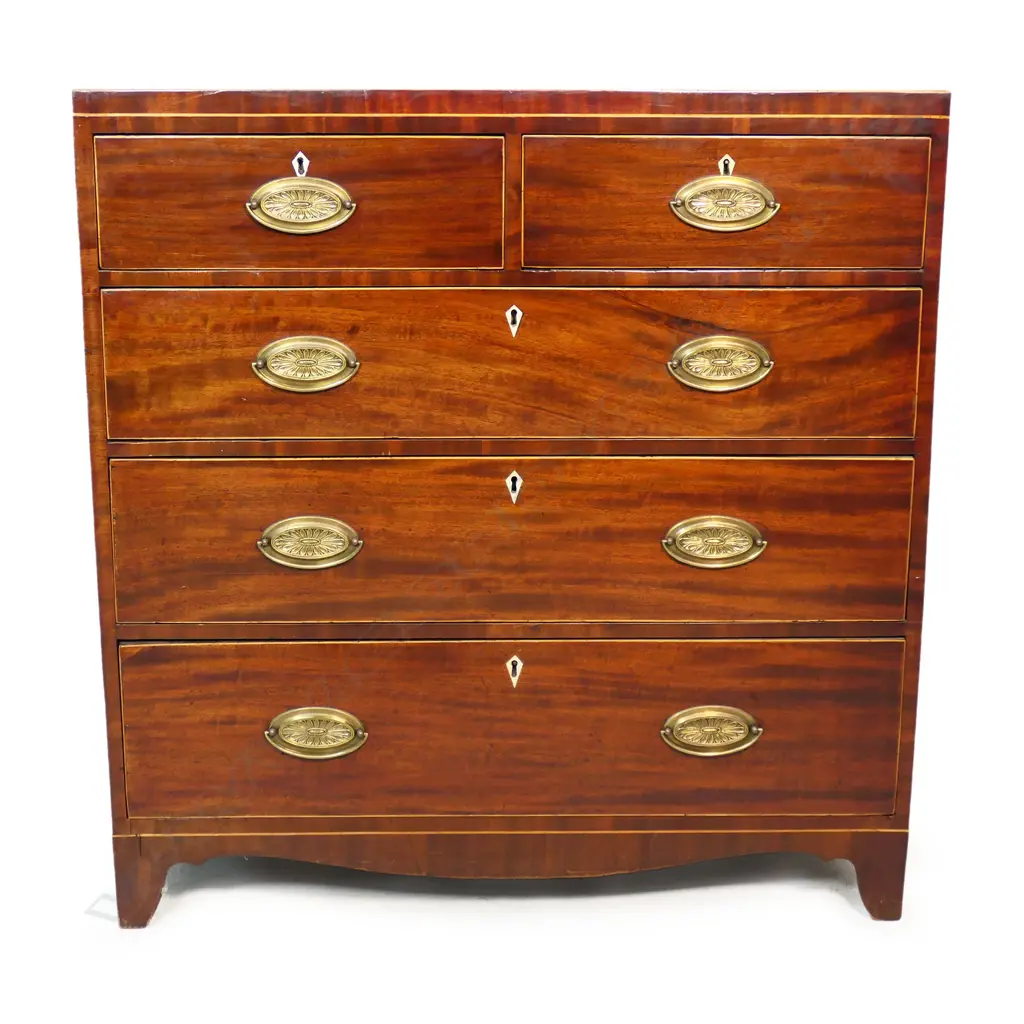 A Georgian flat front five drawer chest. Image 1++