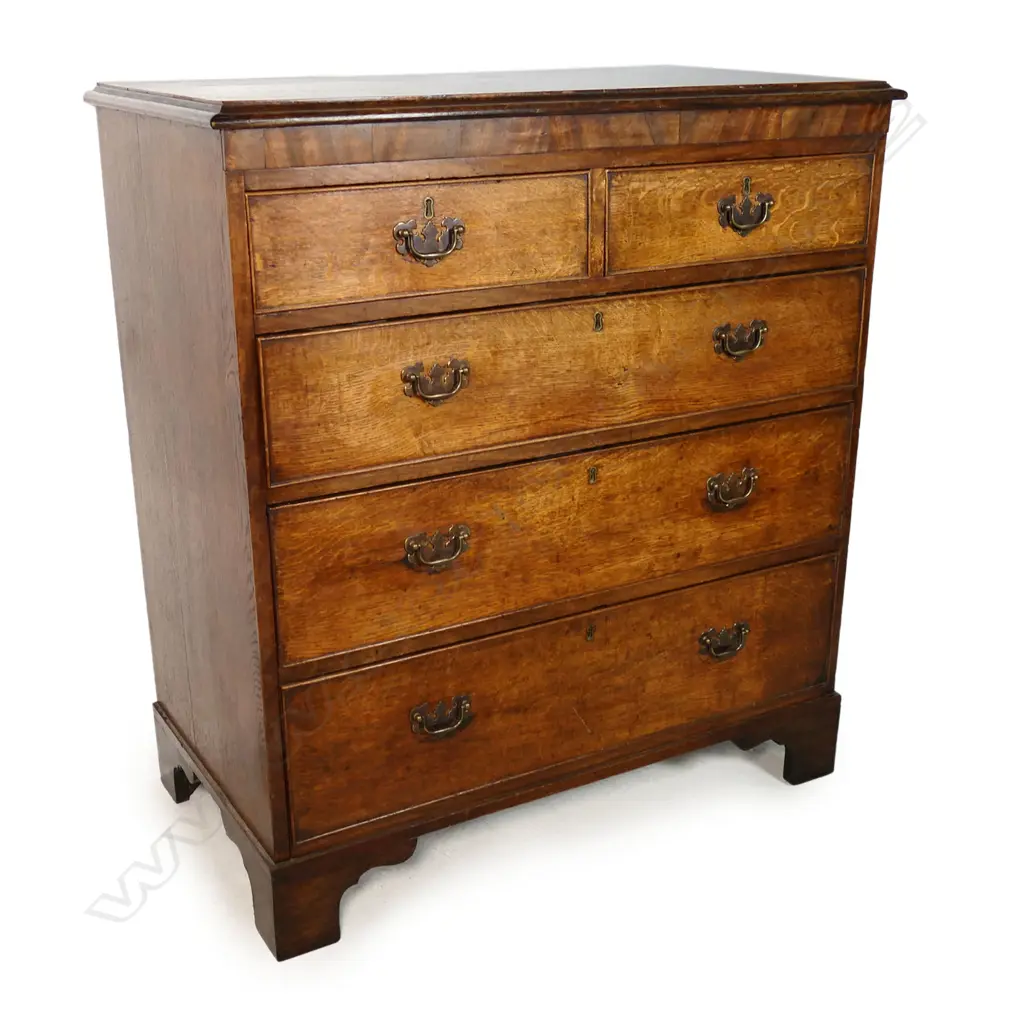 A Georgian oak five drawer flat front chest, Image 1++