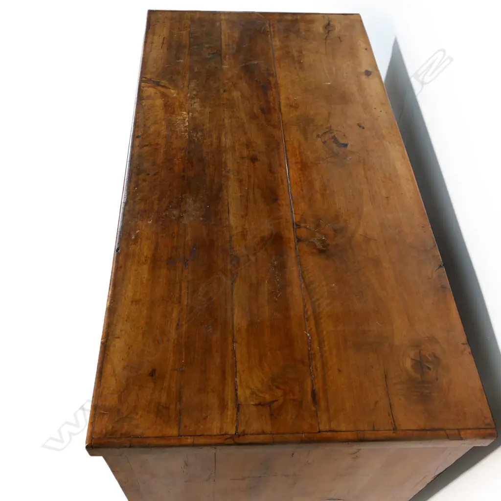 A Biedermeier four drawer chest, Image 1++