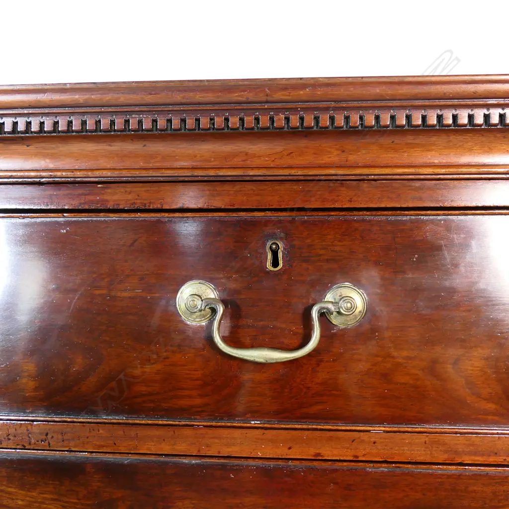 A Georgian mahogany chest on chest, Image 1++