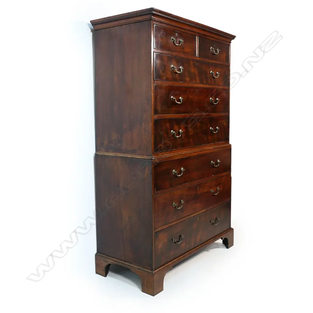 A Georgian mahogany chest on chest, Image 1++