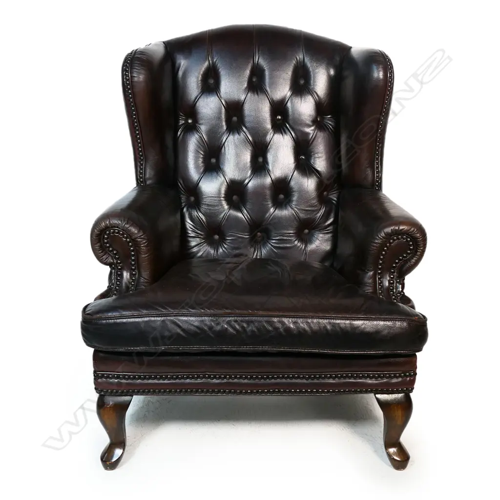An antique style leather wing back chair, Image 1++