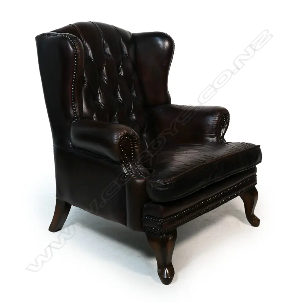An antique style leather wing back chair, Image 1++