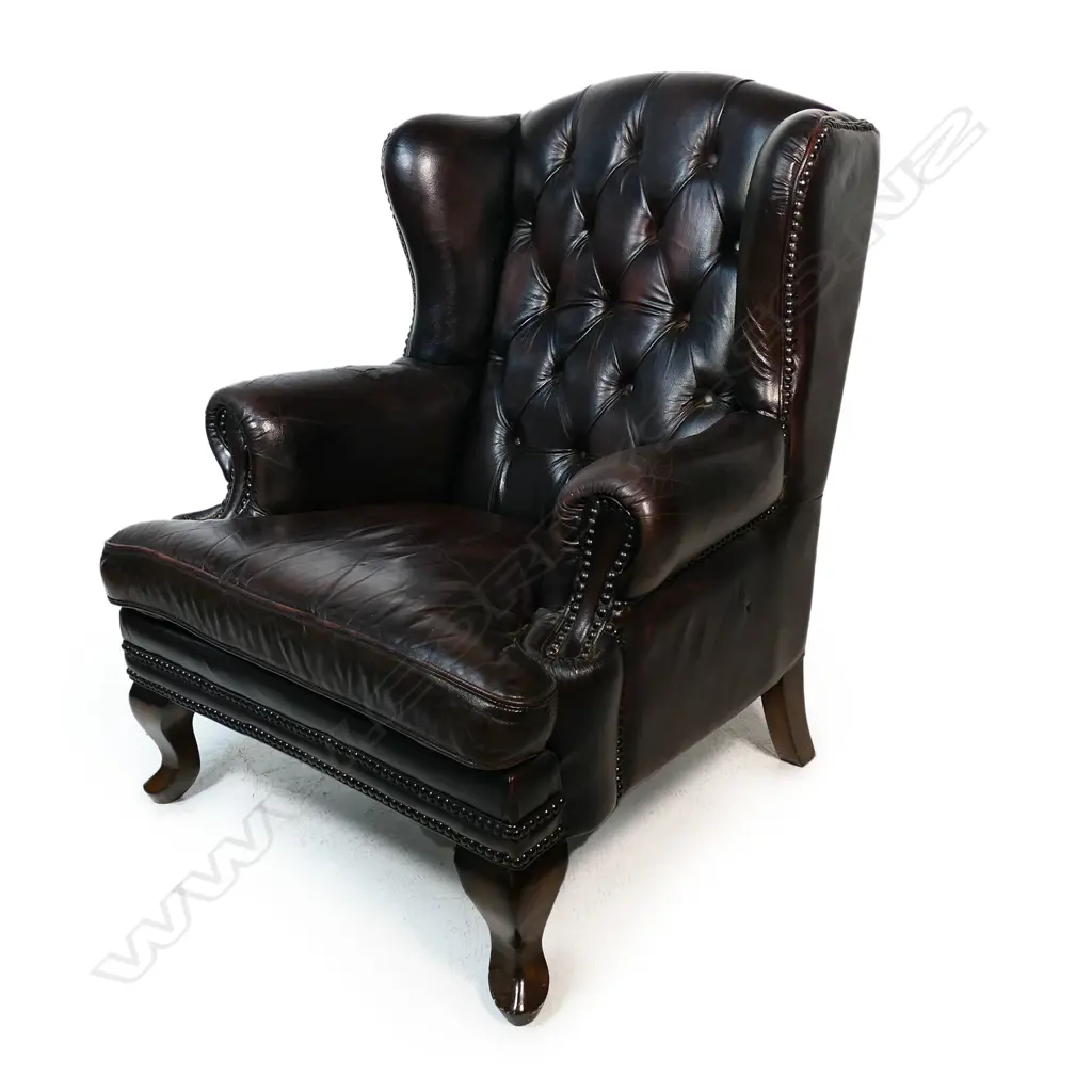 An antique style leather wing back chair, Image 1++