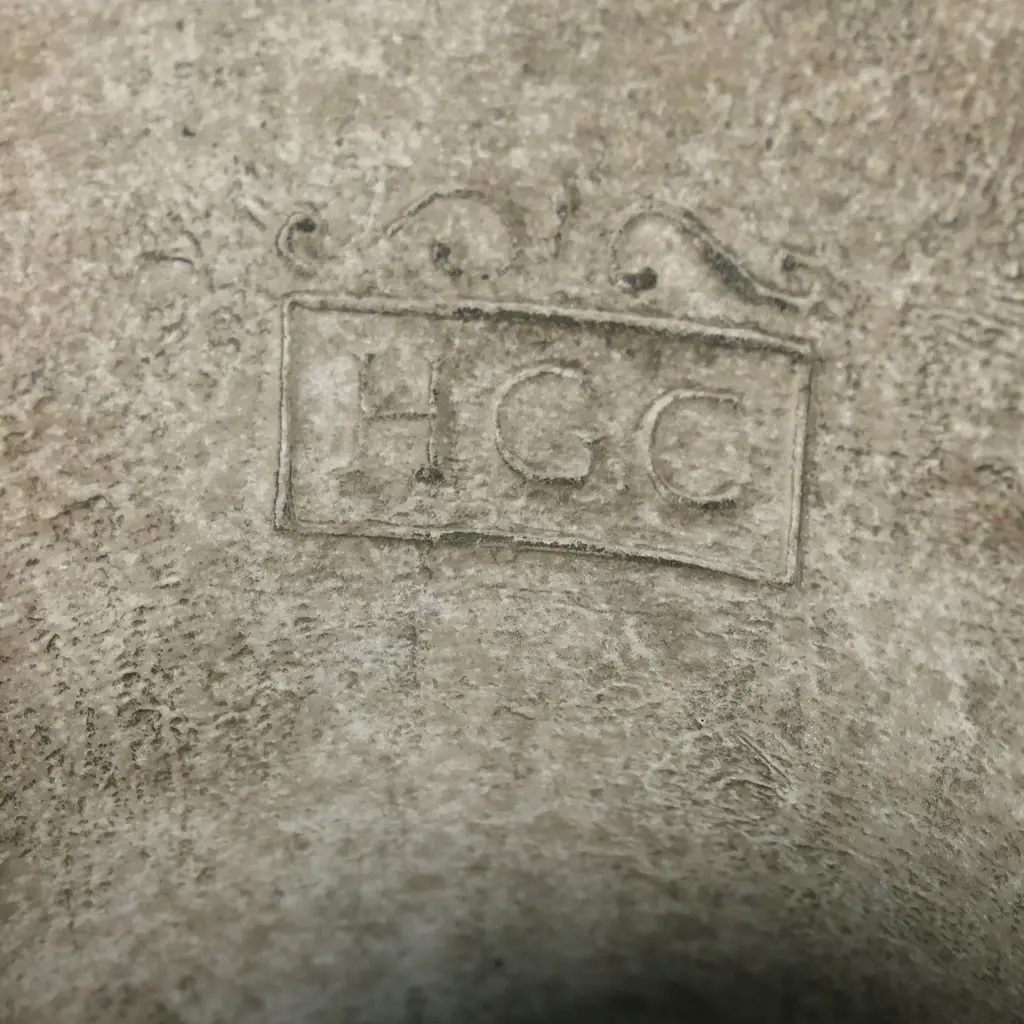 A classical concrete garden pedestal urn, Image 1++
