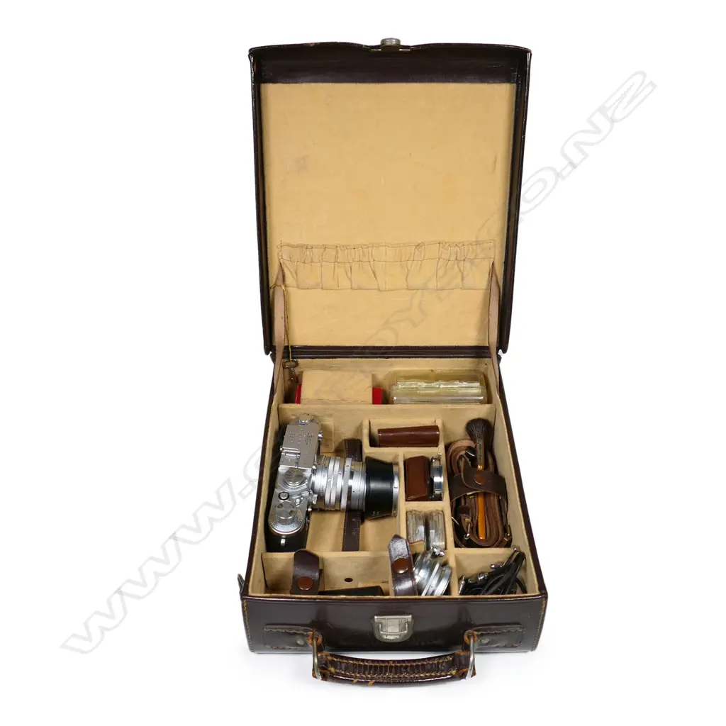 A good Leica IIIf Rangefinder camera with extras all in fitted leather case, Image 1++