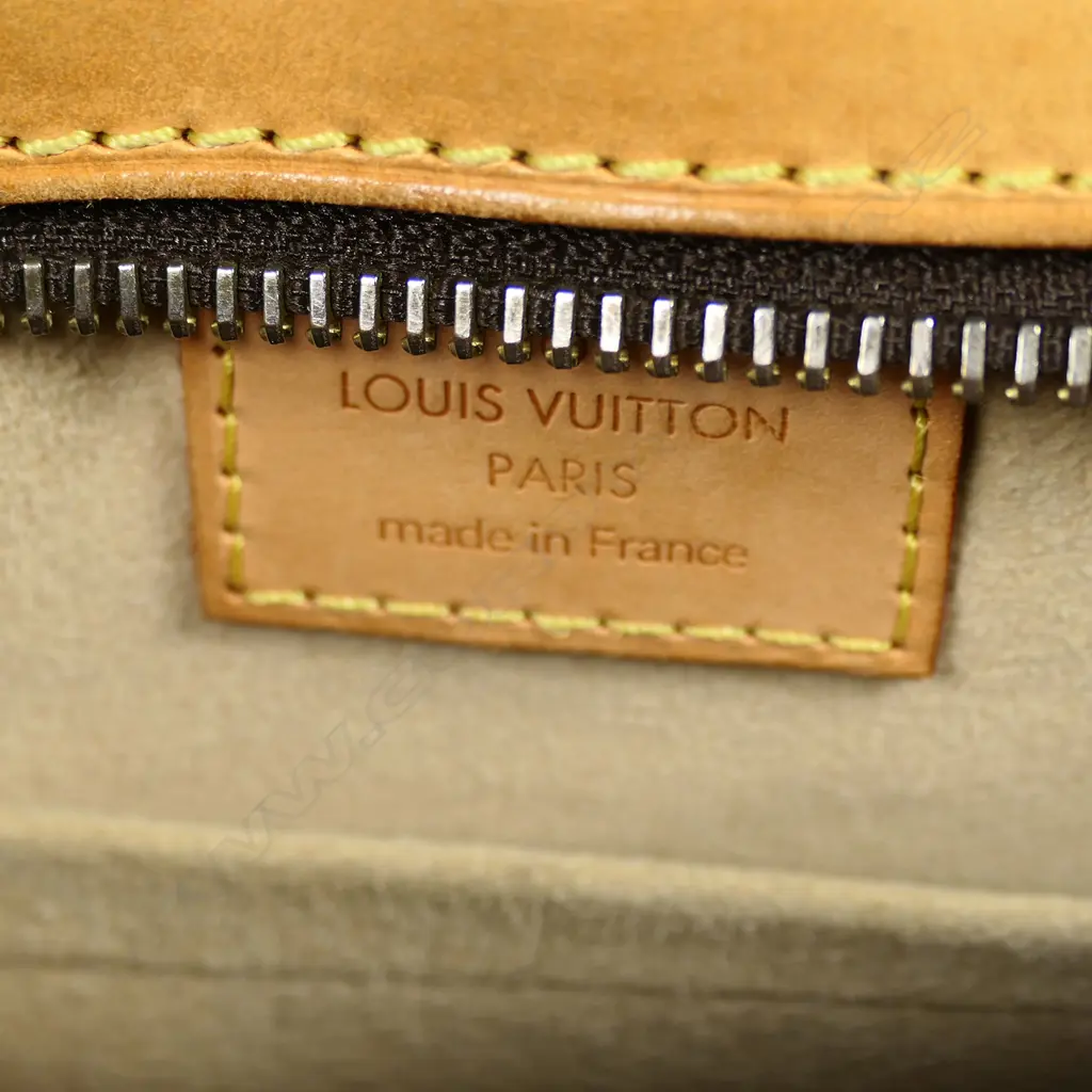 Louis Vuitton brown monogram Hudson GM cross-body bag, Image 1++