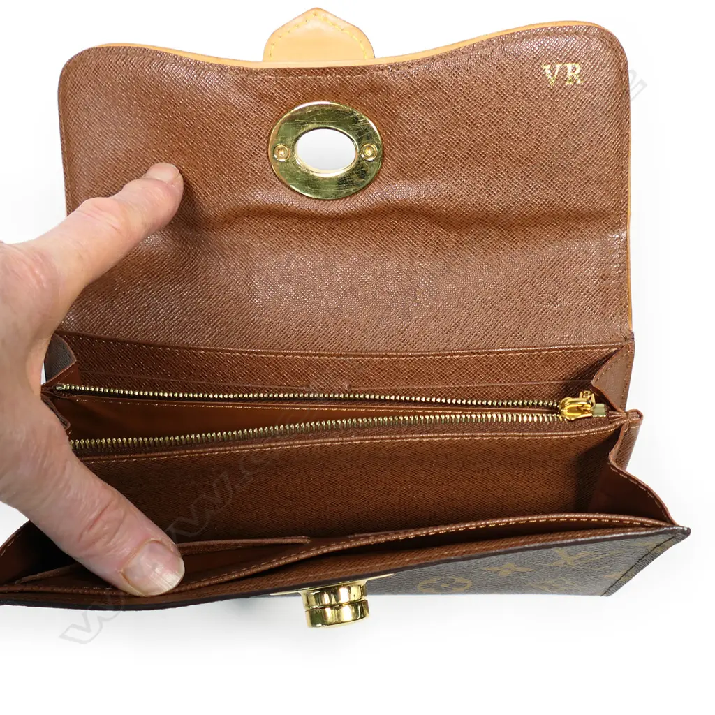 A Louis Vuitton Portfolio-Boesi folded purse, Image 1++