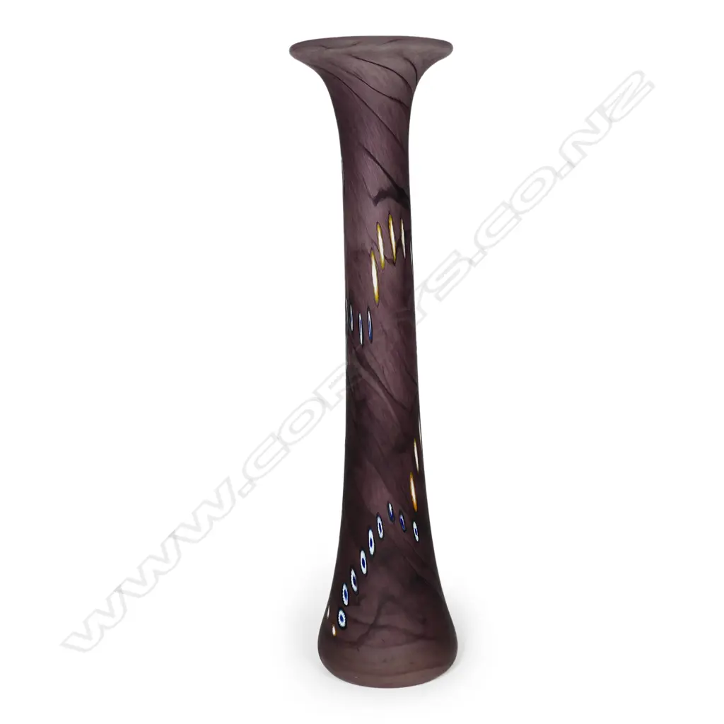 A Lynette Campbell glass vase, Image 1++
