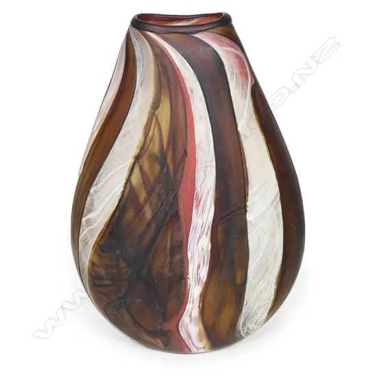 An impressive Lynden Over glass vase,