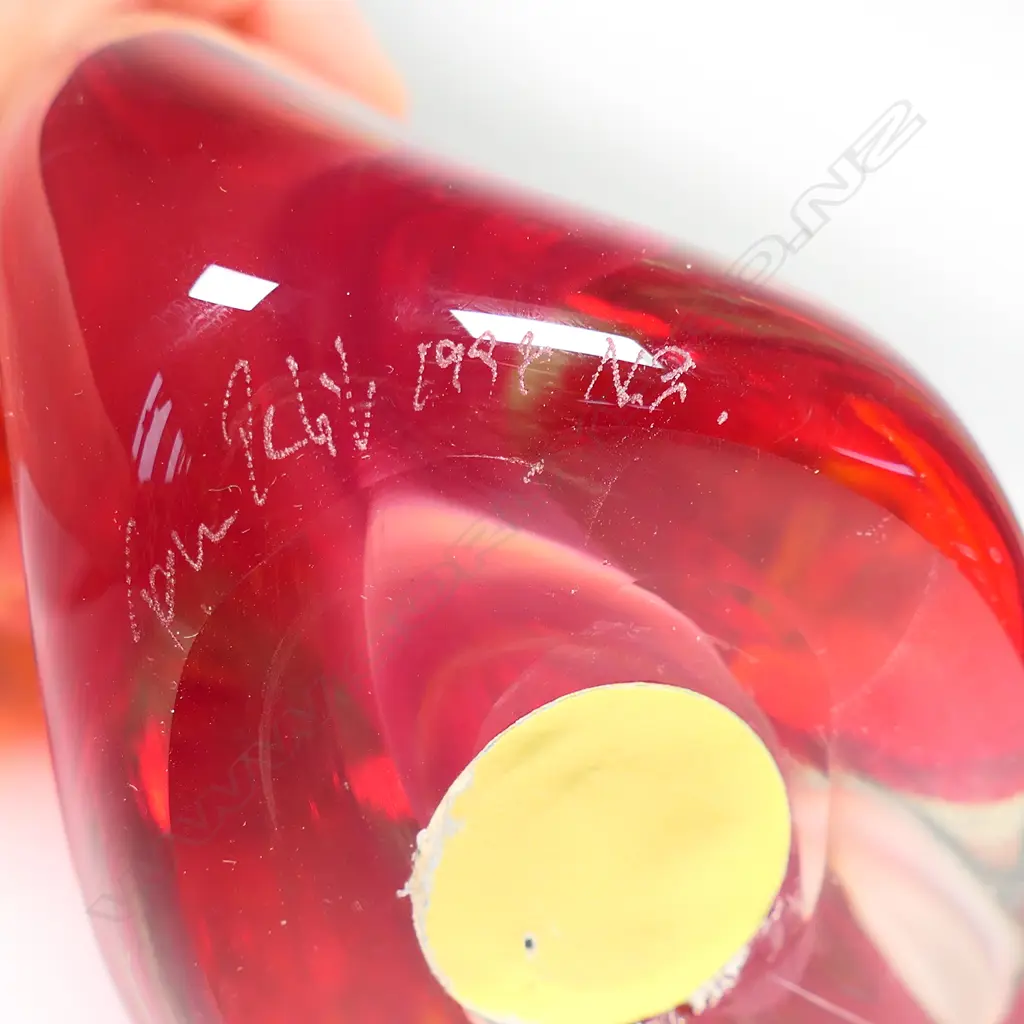 A Tom Petit glass bottle and stopper, Image 1++