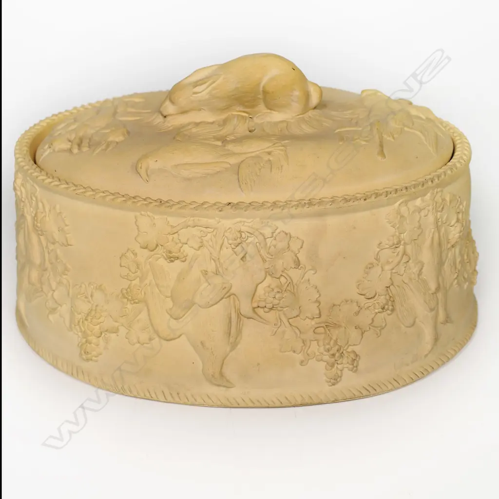 A Wedgwood caneware lidded game pie dish, Image 1++