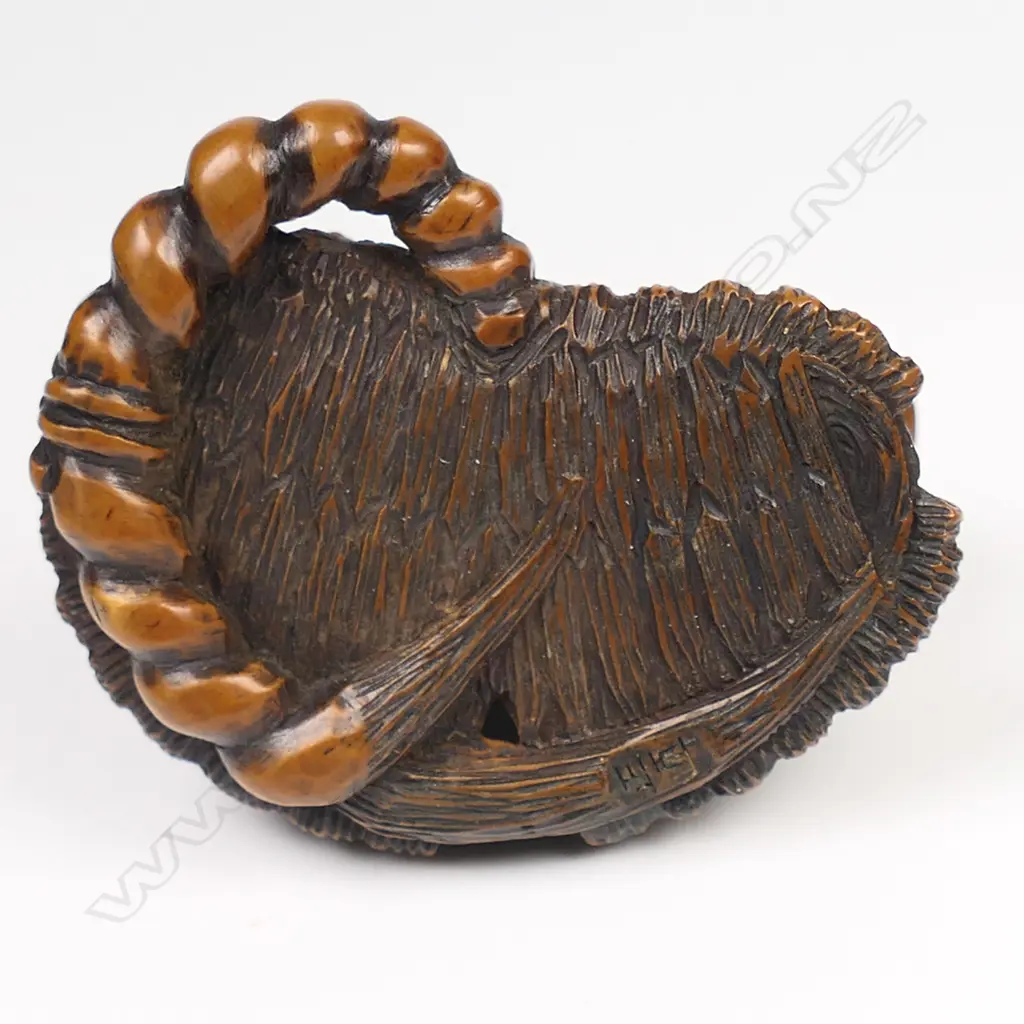 A late 19thC wood netsuke, study of a toad, Image 1++
