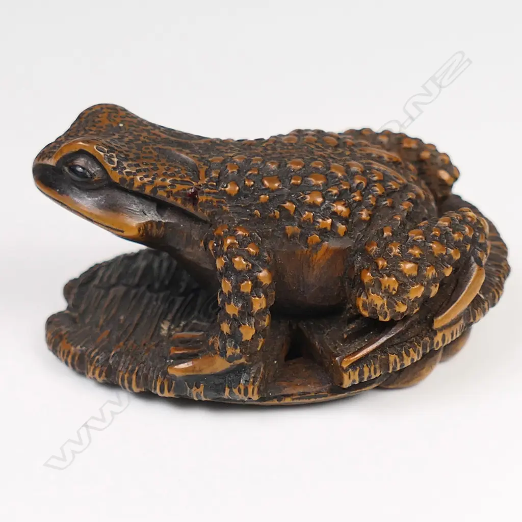 A late 19thC wood netsuke, study of a toad, Image 1++