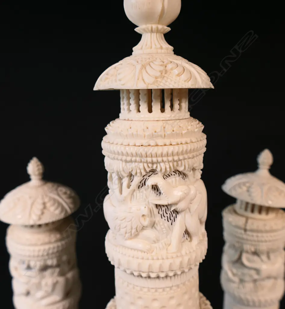 An Indian ivory carved table lamp, Image 1++