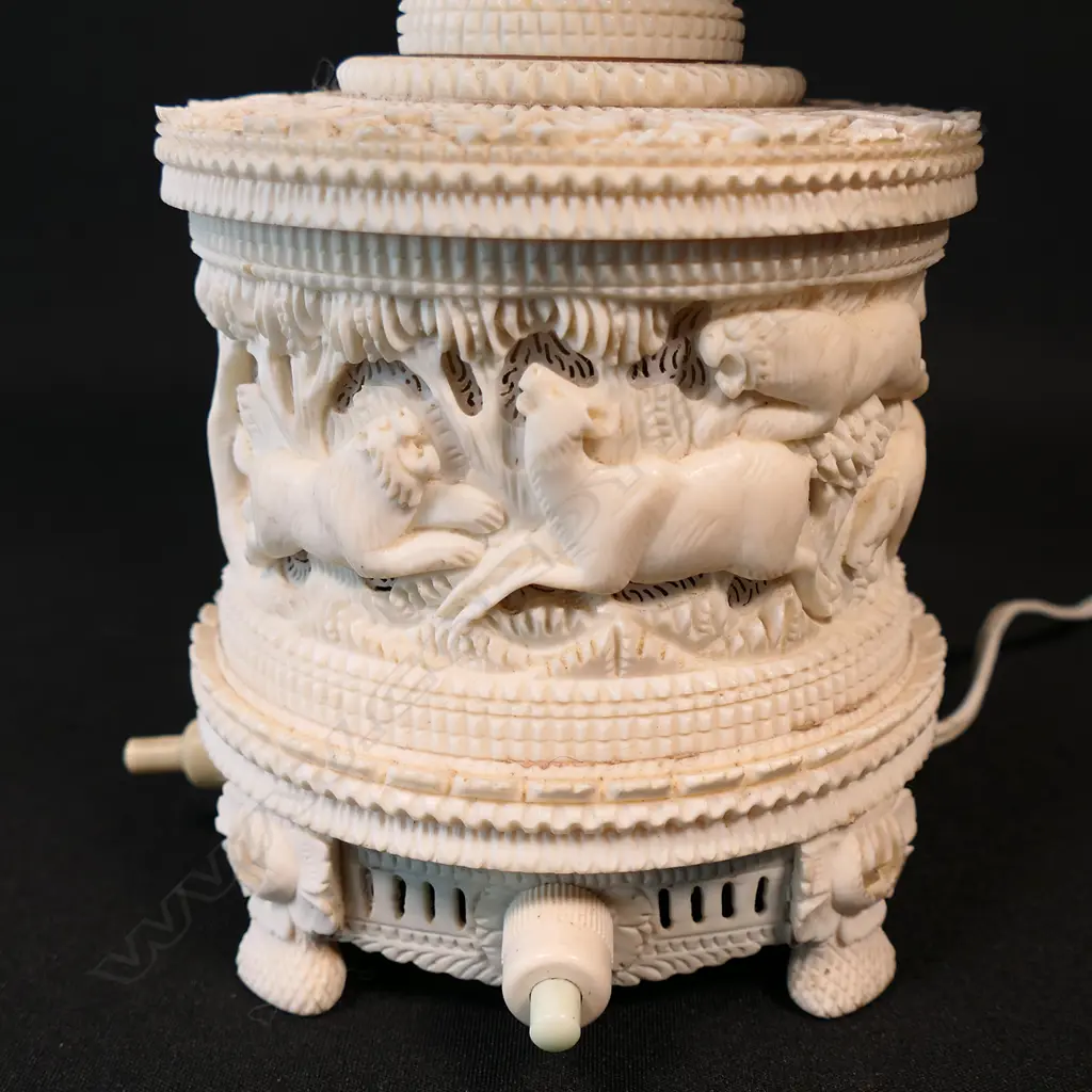 An Indian ivory carved table lamp, Image 1++