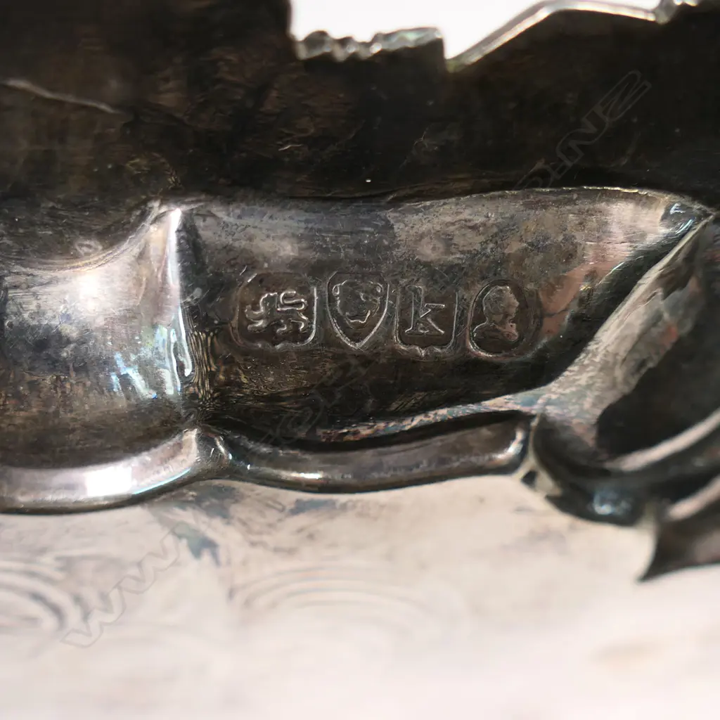 A George IV silver salver Image 1++