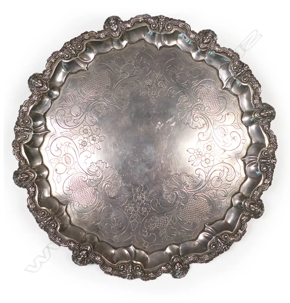 A George IV silver salver Image 1++