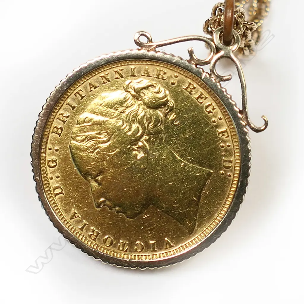 A Victorian full gold sovereign, Image 1++
