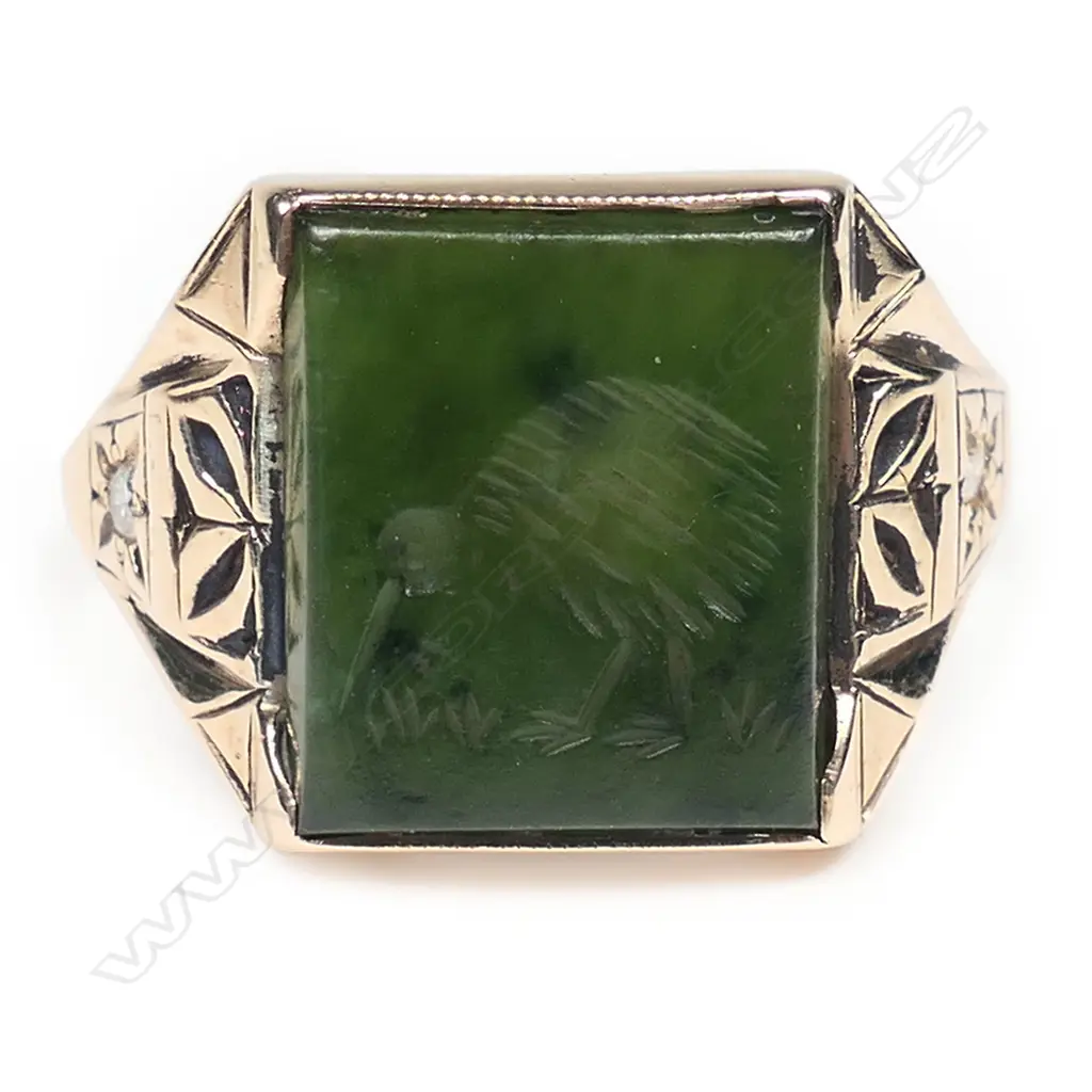 A vintage 9ct rose gold, pounamu and diamond ring, Image 1++