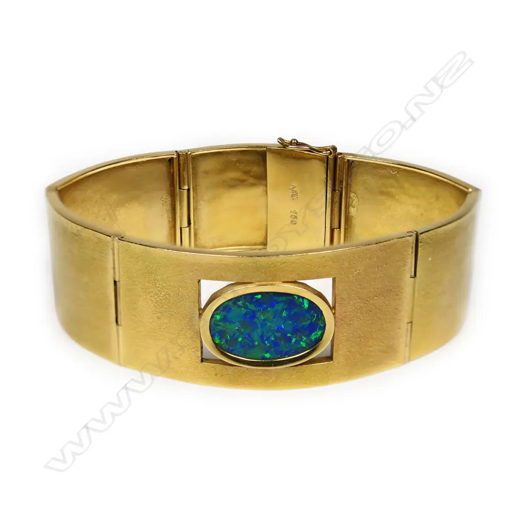 An 18ct gold and opal retro bracelet, Image 1++