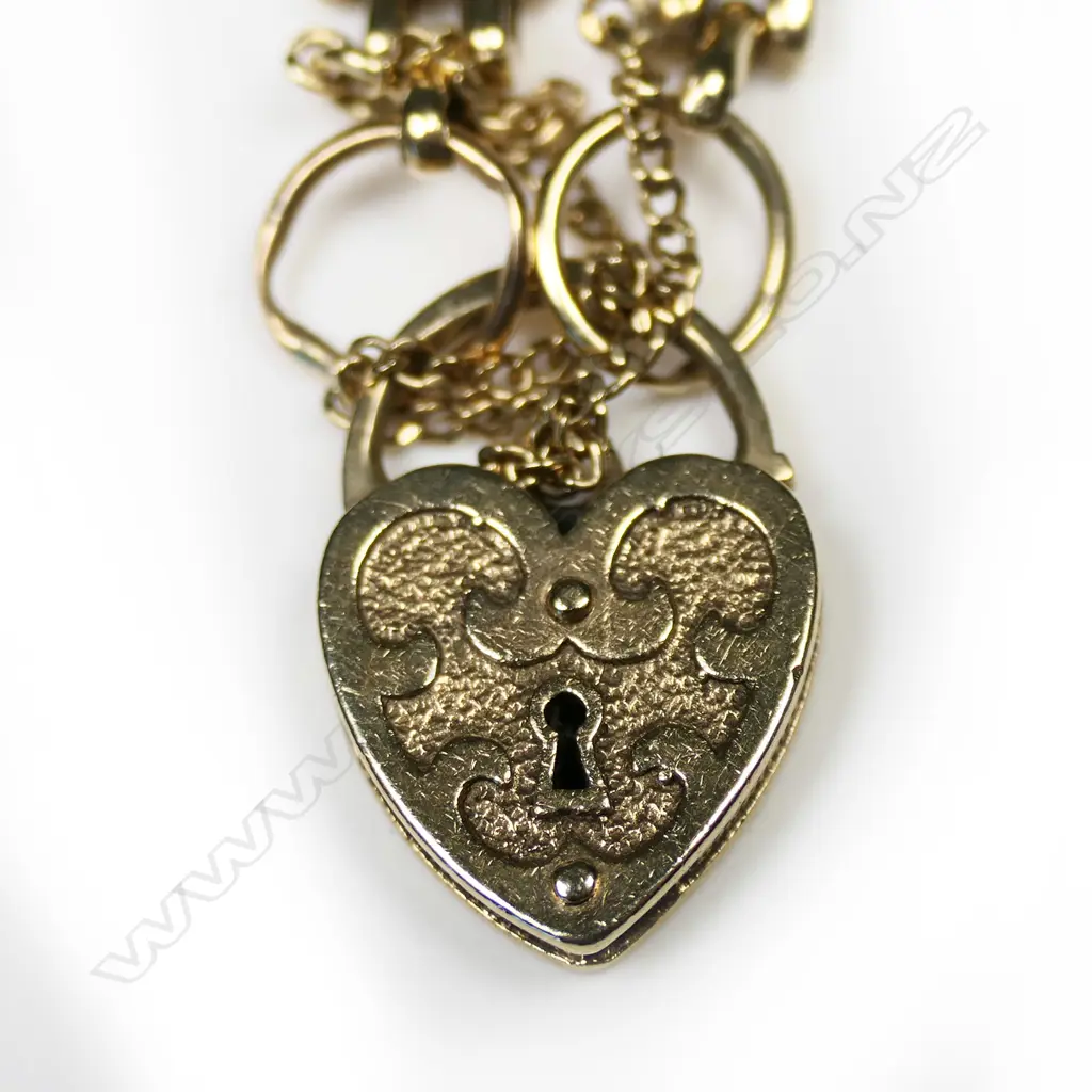A 9ct gold gate bracelet, Image 1++