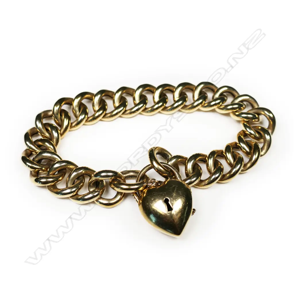 A 9ct gold curb link bracelet, Image 1++