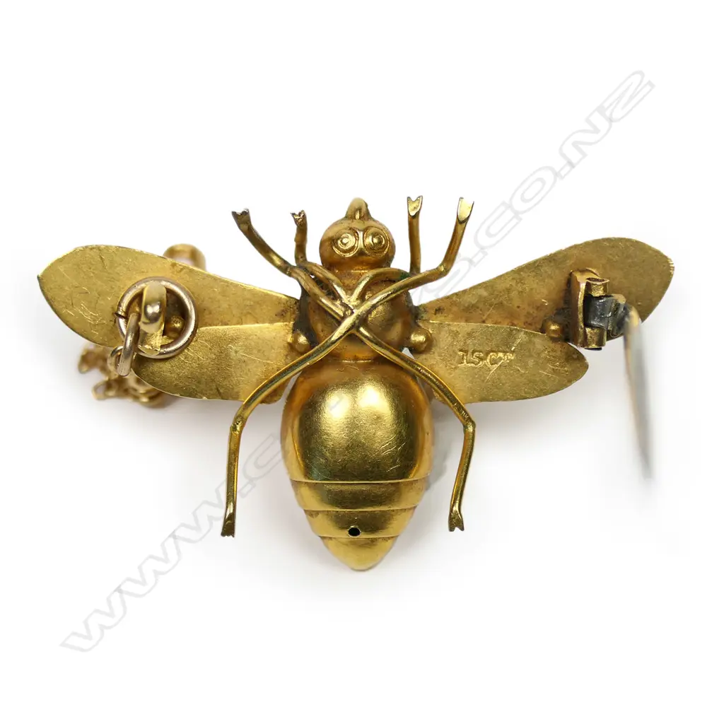 An early 20thC 15ct gold bee brooch, Image 1++